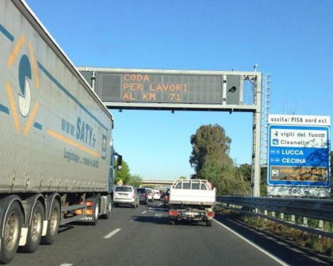 Traffico a rilento sulla Fi.Pi.Li tra Navacchio e Pisa 