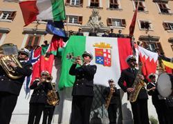 In centro sfilano le 24 Marinerie estere del Tan 