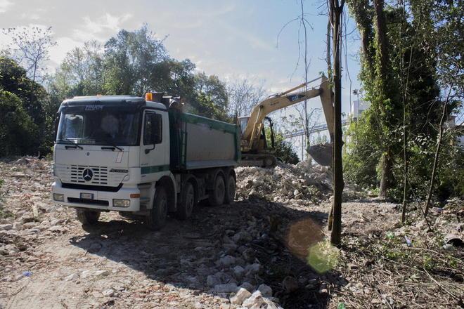 Abbattuto il rudere in via Aldo Moro 