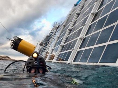 Chiedono i danni alla Costa i naufraghi apuani della Concordia 