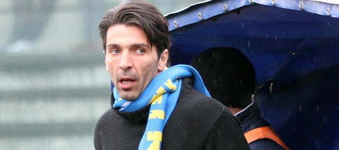 Buffon carica i tifosi della Carrarese con un video 