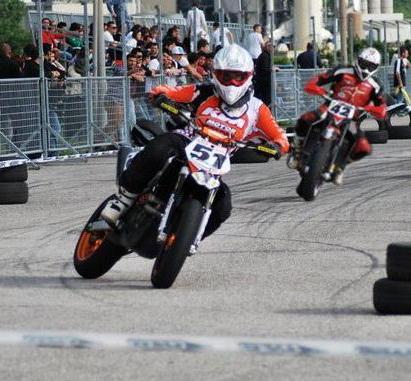 Appassionati di auto e moto radunatevi a Pontedera