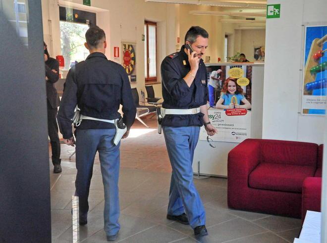 Rapinatori in azione ma le casse si bloccano 