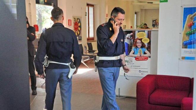 Rapinatori in azione ma le casse si bloccano