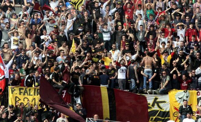 Tre pullman per Terni, uno è già esaurito