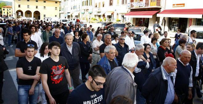 Al maestro di karate l’omaggio dei “suoi bimbi” 