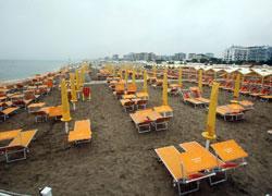 Manca ancora l’ordinanza del Comune In forse l’apertura dei bagni il Primo Maggio 