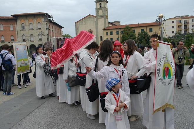 La città abbraccia i Pueri Cantores 
