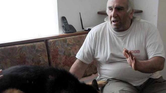 Il cane Rocky sarà operato in una clinica di Carrara