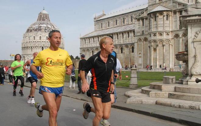 Tra mura e lungarni grande entusiasmo per la Strapazzata 