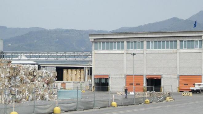 Esplode una bombola di gas nella mensa della cartiera