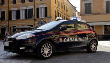 Svaligiano un negozio, denunciati tre adolescenti 