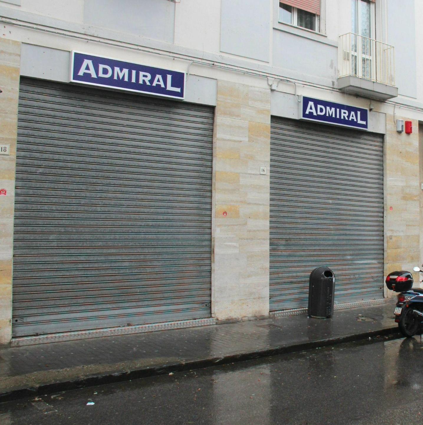 Rapina alla sala giochi Admiral “Dammi i soldi o ti sparo” 