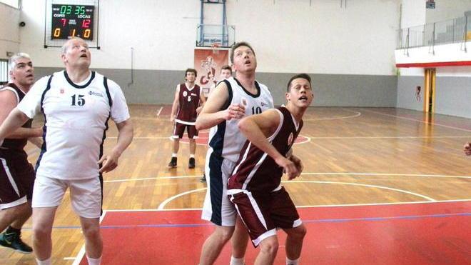 Via al Trofeo Social basket, vincono polizia e carabinieri
