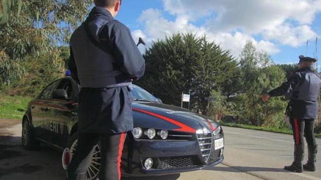 Rubano in due ville e scappano, fermati in autostrada