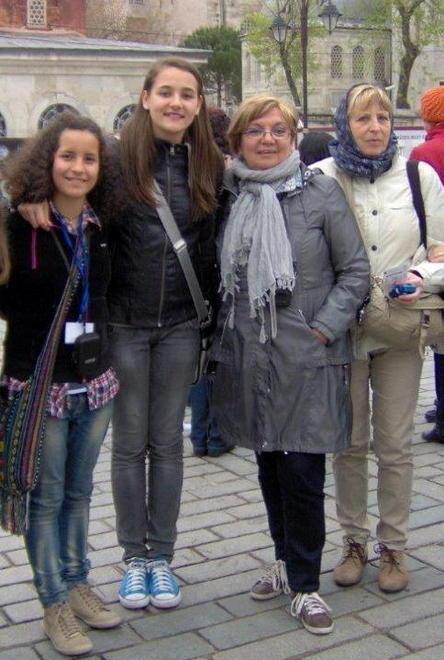 Tre alunne in gita a Istanbul con il progetto Comenius