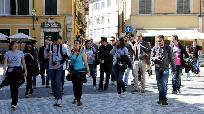 Gli “invasori digitali” conquistati dal nostro centro storico