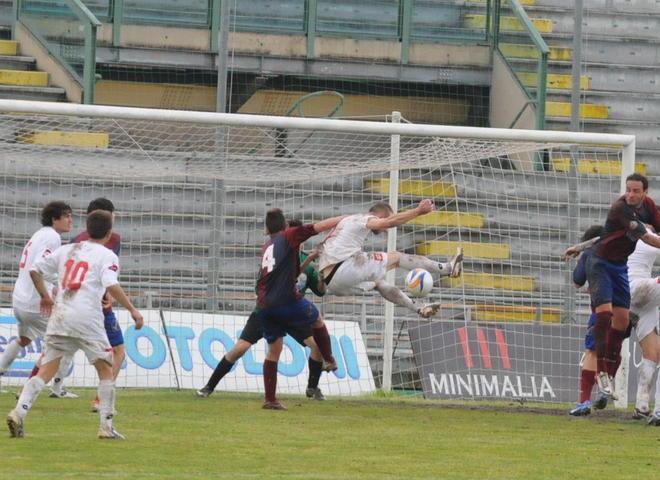 Lucchese delude ancora al Porta Elisa Scialbo 0-0 nel derby con il Camaiore 