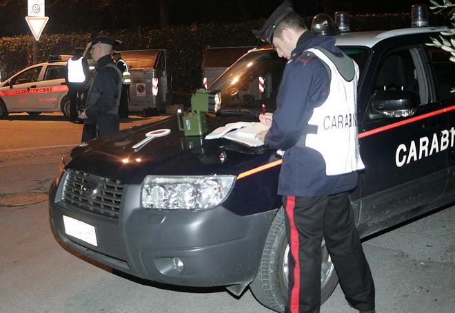 Aggrediscono i carabinieri dopo la rissa 
