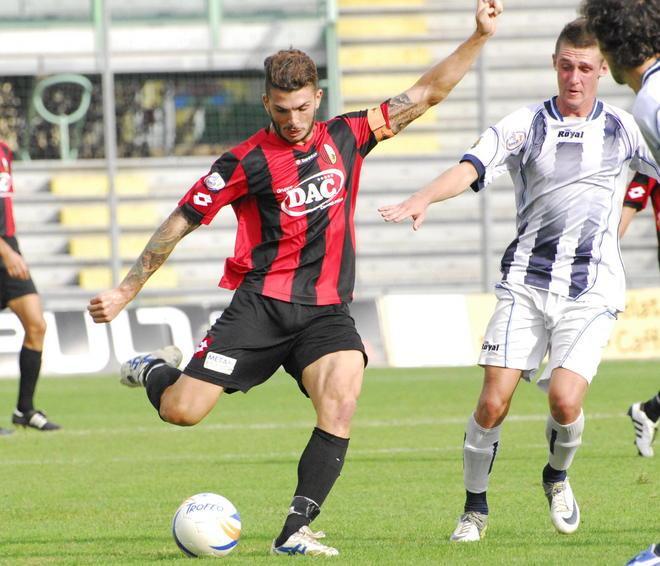 Lucchese, un derby con vista sui playoff 