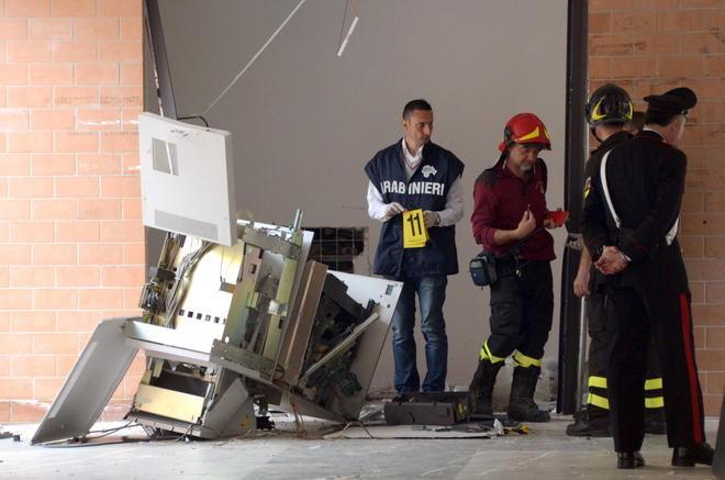 Esplosione a Principina a Terra, svuotato bancomat con 37mila euro 