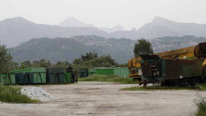 Aria irrespirabile a Viareggio, la rabbia della gente