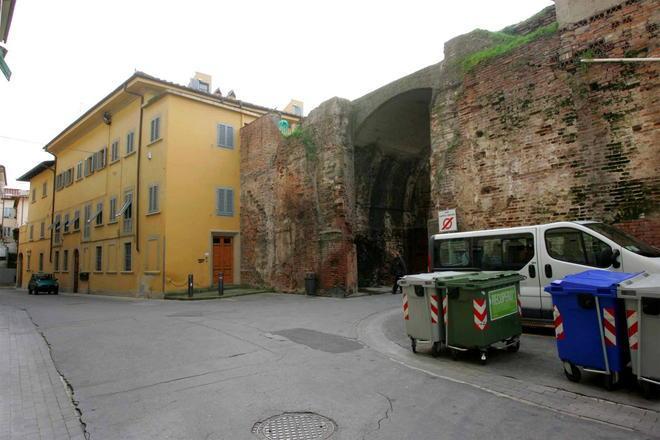 Un appello per valorizzare l’ex ospedale e Porta Pisana 