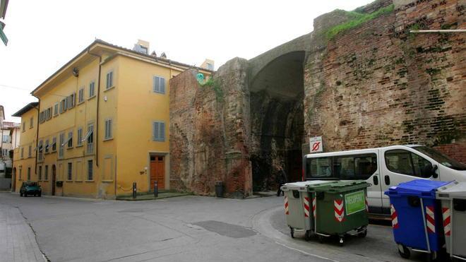 Un appello per valorizzare l’ex ospedale e Porta Pisana