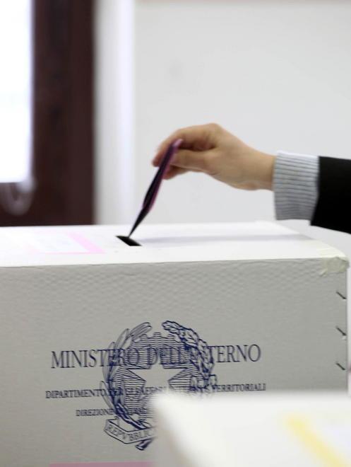 In testa alla scheda elettorale il simbolo degli anti-euro 