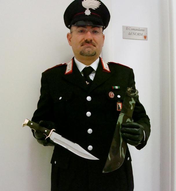 Massa, a spasso con un coltello da Rambo. Denunciato un giovane 