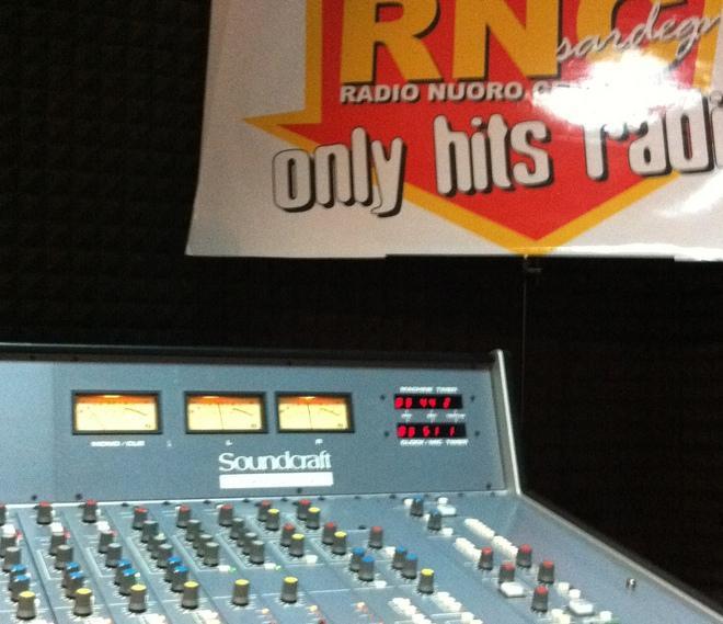 Il deejay senza frontiere che fa ballare anche i vip 