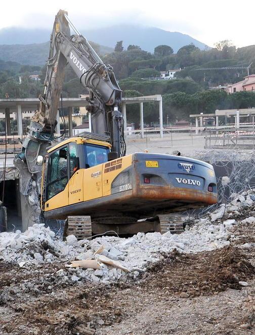 Procchio, la demolizione va avanti 