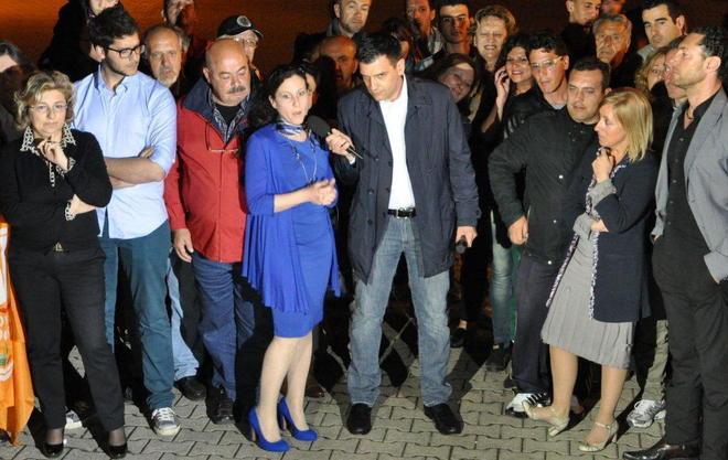 In piazza la crisi della politica 