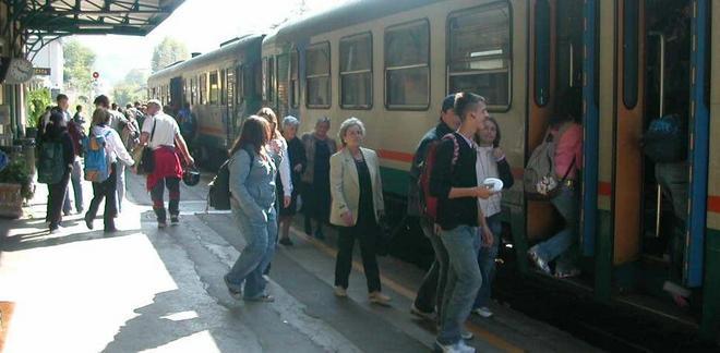 Odissea sui binari Treni annullati sulla Lucca-Aulla 