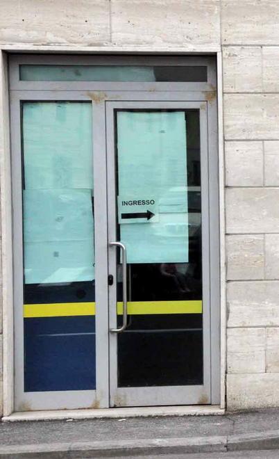 Crolla il soffitto, chiuse le Poste 