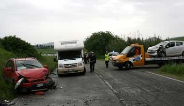 Scontro frontale sulla 206, 4 feriti 