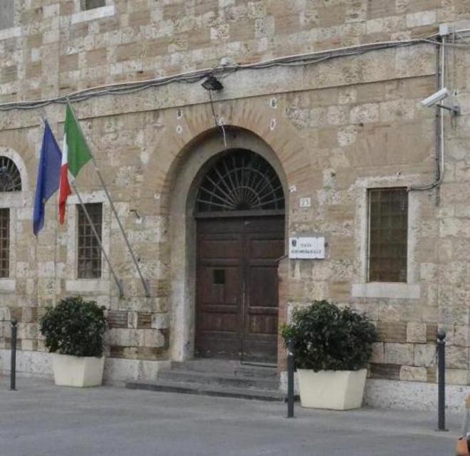 Truffa un’anziana e si fa consegnare quasi 100mila euro 