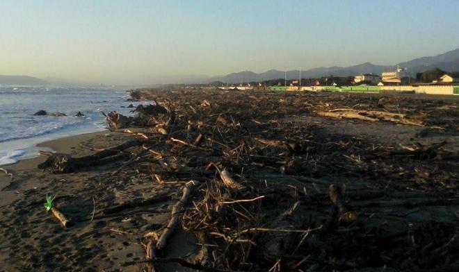 Rimosso tutto il lavarone via il divieto di balneazione