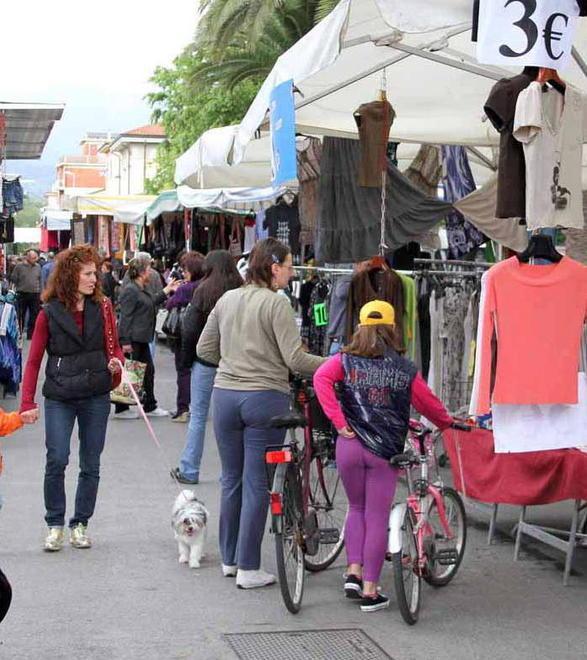 Mercatino ancora in forse Duro attacco a Della Pina