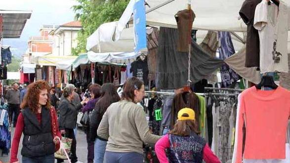 Mercatino ancora in forse Duro attacco a Della Pina