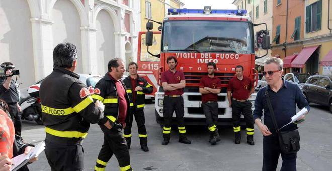 Crolla l’intonaco, due famiglie evacuate 