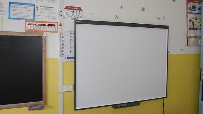 Depredata una scuola elementare