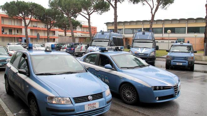 Rubavano nelle auto identificati e presi