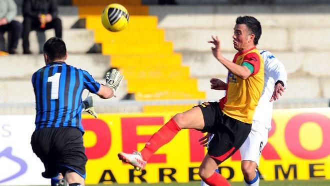 Calcio, Pisa a ranghi completi