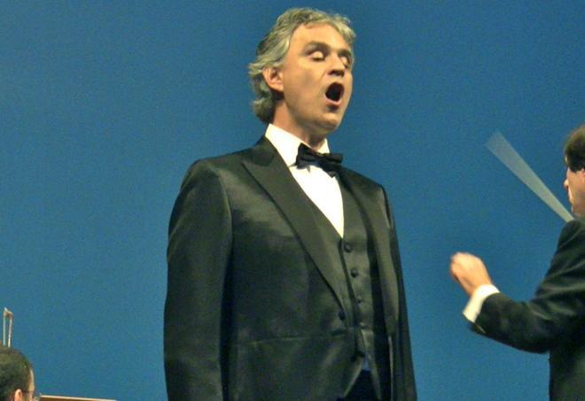 Bocelli al teatro Guglielmi canta per i bimbi dell’Opa 