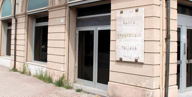 Banca aperta tutti i giorni fino alle 20 e il sabato mattina 