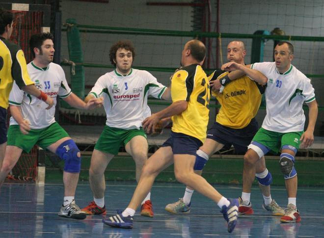 Pallamano, l’Ambra perde 35-31 la semifinale scudetto d’andata 