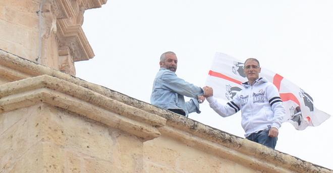 Operai sul tetto del duomo per chiedere lavoro e garanzie