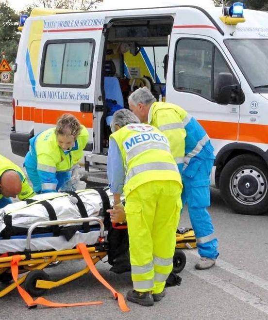Incidente in A11 per l’ambulanza 