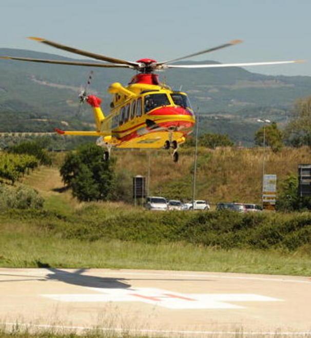 Cade dalla moto, grave centauro trasferito a Firenze